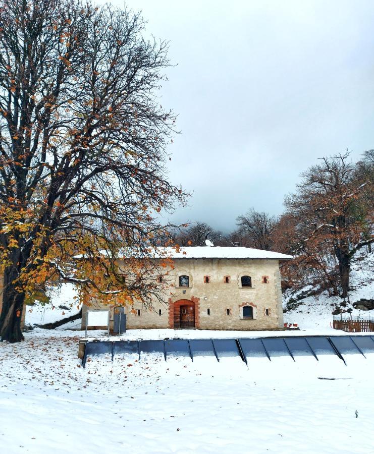 Forte Di Machaby Hostel Arnad Luaran gambar